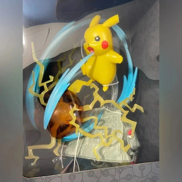 Pokémon 1/10 Scale Pikachu  Light FX Collector’s 13” Statue - BNIB - Very Epic - Picture 10 of 13